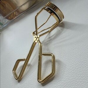Hourglass Gold Eyelash Curler